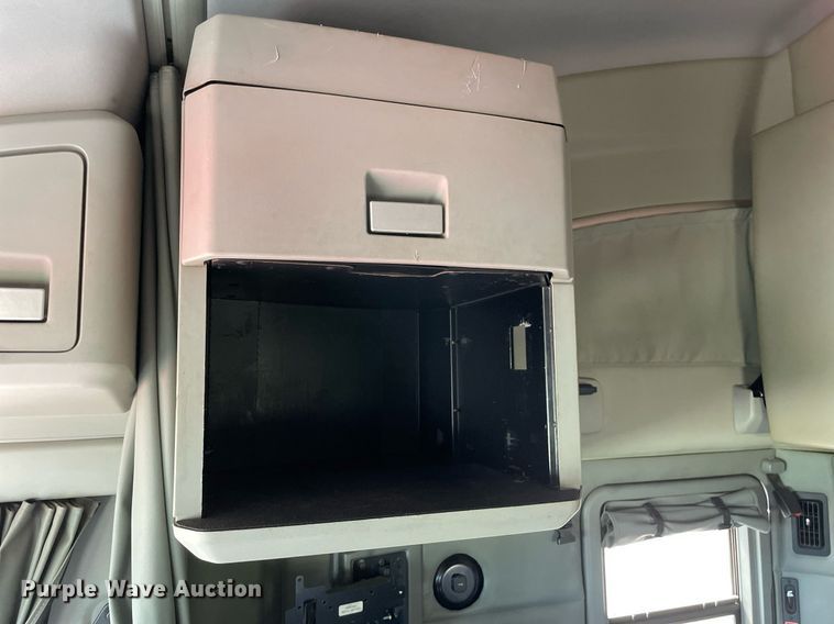 image for item LJ9684 2016 Kenworth T680  semi truck