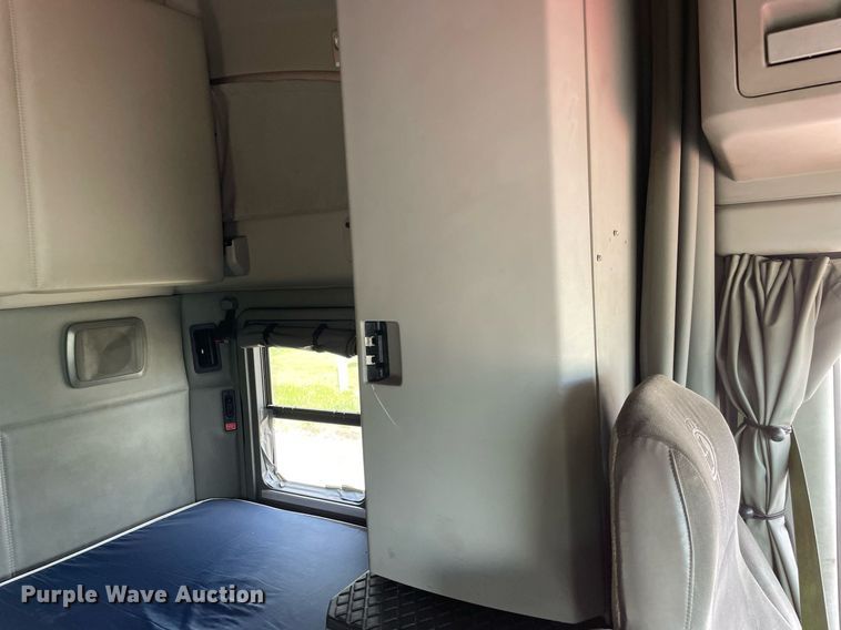 image for item LJ9684 2016 Kenworth T680  semi truck