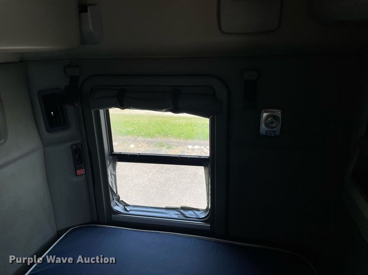 image for item LJ9684 2016 Kenworth T680  semi truck