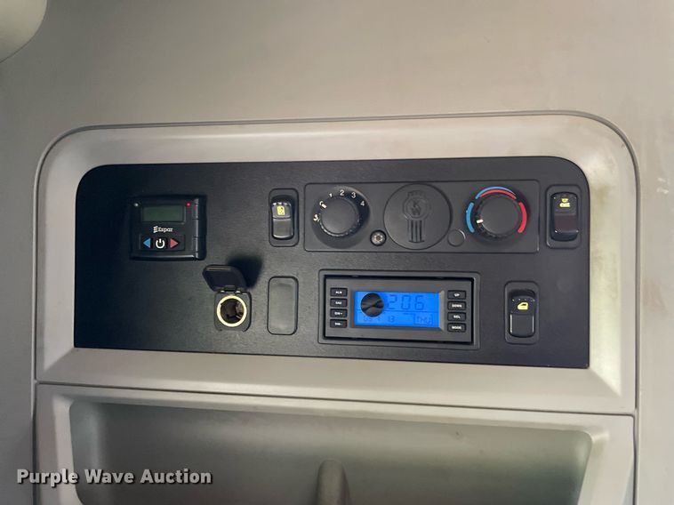 image for item LJ9684 2016 Kenworth T680  semi truck