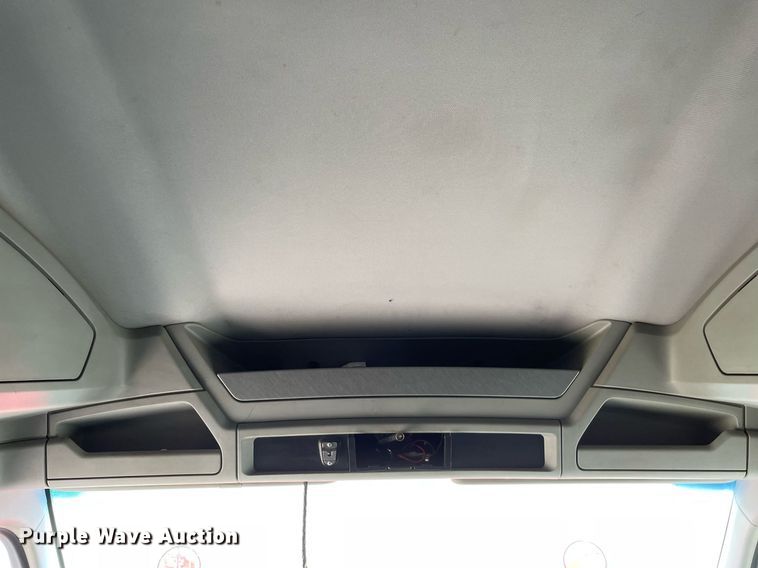 image for item LJ9684 2016 Kenworth T680  semi truck