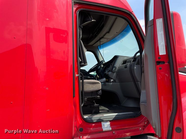 image for item LJ9684 2016 Kenworth T680  semi truck