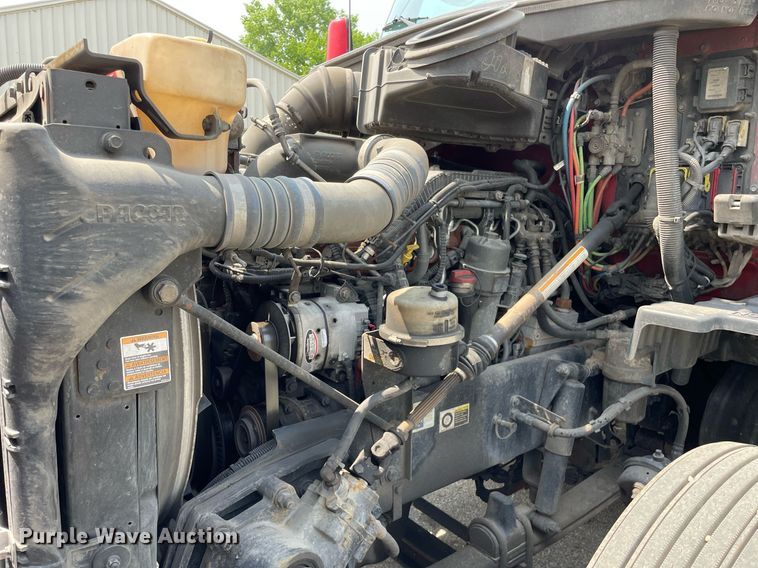 image for item LJ9684 2016 Kenworth T680  semi truck