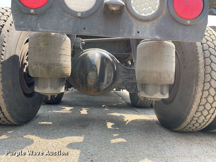 image for item LJ9684 2016 Kenworth T680  semi truck