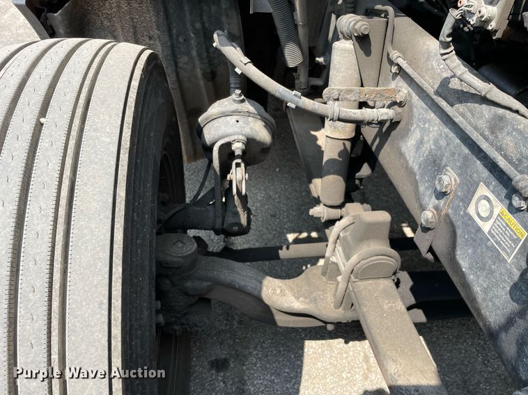 image for item LJ9684 2016 Kenworth T680  semi truck