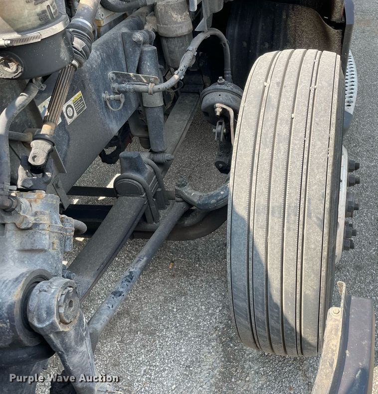 image for item LJ9684 2016 Kenworth T680  semi truck