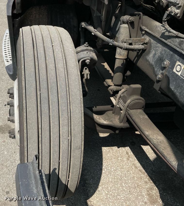 image for item LJ9684 2016 Kenworth T680  semi truck