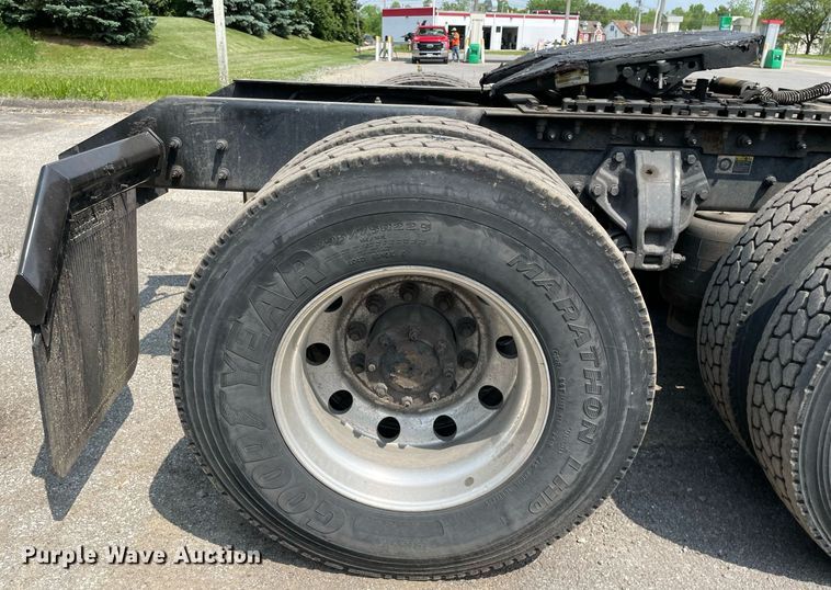 image for item LJ9684 2016 Kenworth T680  semi truck