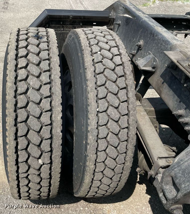 image for item LJ9684 2016 Kenworth T680  semi truck