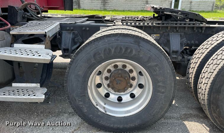 image for item LJ9684 2016 Kenworth T680  semi truck