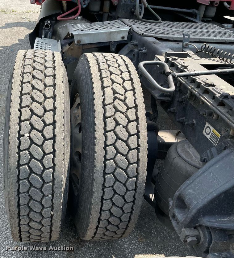 image for item LJ9684 2016 Kenworth T680  semi truck