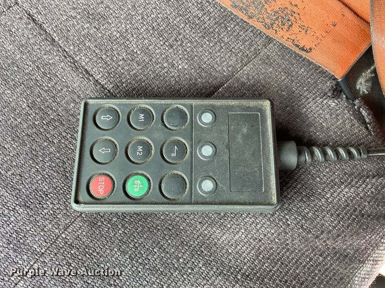 image for item LJ9685 2015 Freightliner Cascadia 125  semi truck