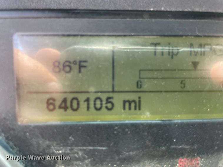 image for item LJ9685 2015 Freightliner Cascadia 125  semi truck