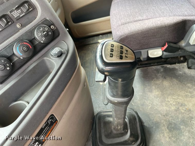 image for item LJ9685 2015 Freightliner Cascadia 125  semi truck