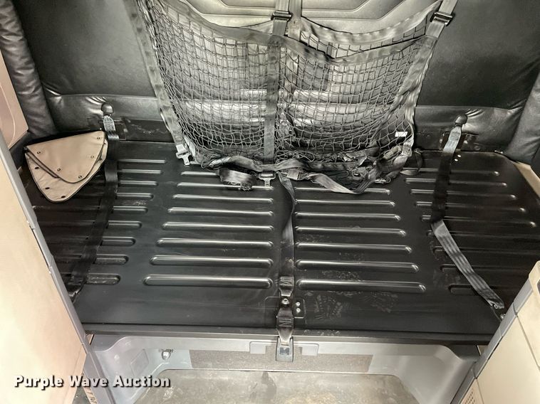 image for item LJ9685 2015 Freightliner Cascadia 125  semi truck