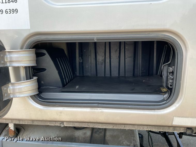 image for item LJ9685 2015 Freightliner Cascadia 125  semi truck