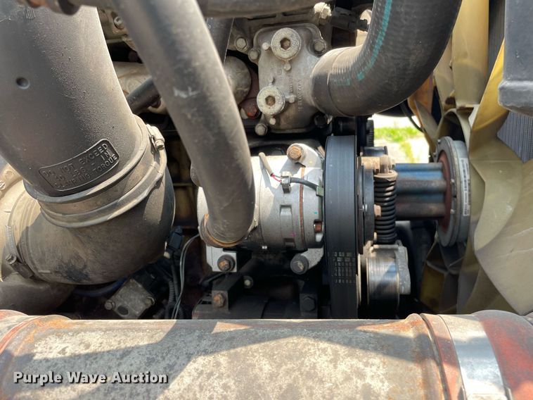 image for item LJ9685 2015 Freightliner Cascadia 125  semi truck