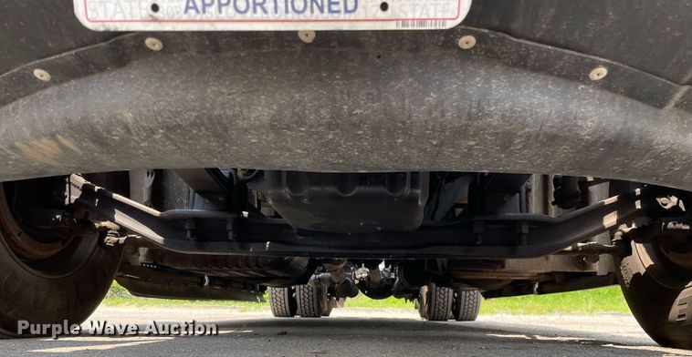 image for item LJ9685 2015 Freightliner Cascadia 125  semi truck