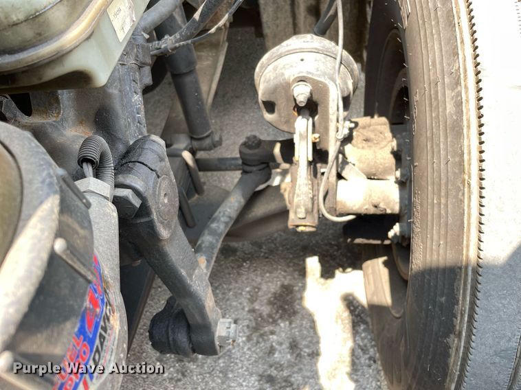 image for item LJ9685 2015 Freightliner Cascadia 125  semi truck