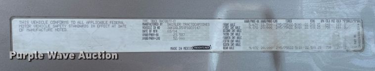 image for item LJ9685 2015 Freightliner Cascadia 125  semi truck