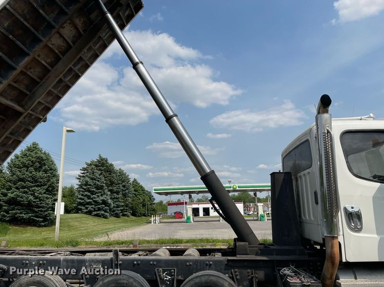 image for item LJ9686 2007 Freightliner Business Class M2  dump truck