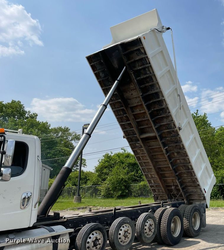 image for item LJ9686 2007 Freightliner Business Class M2  dump truck