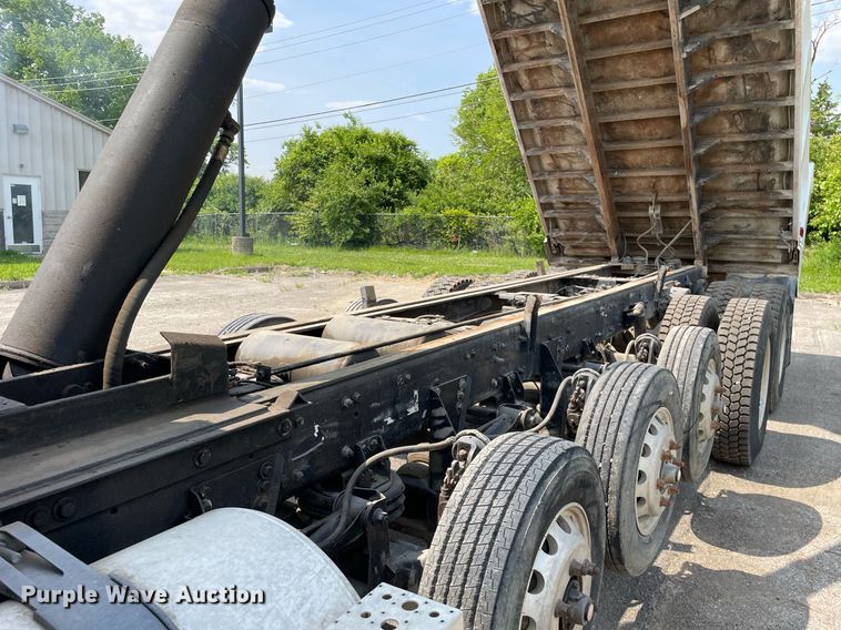 image for item LJ9686 2007 Freightliner Business Class M2  dump truck