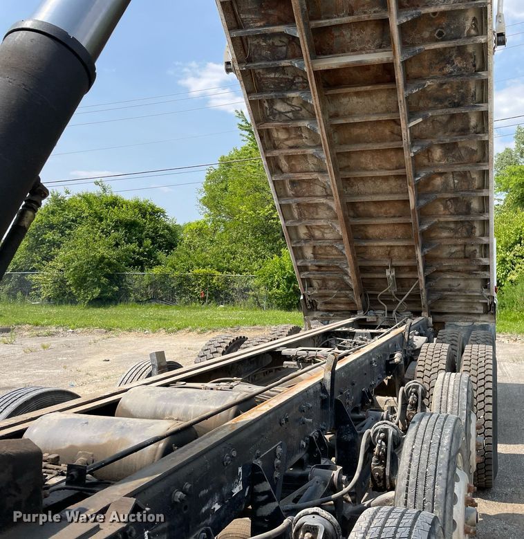 image for item LJ9686 2007 Freightliner Business Class M2  dump truck