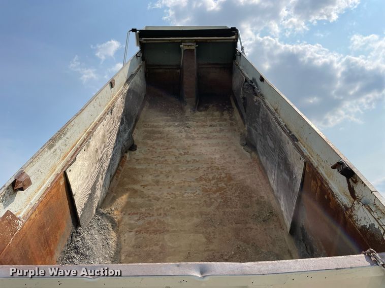 image for item LJ9686 2007 Freightliner Business Class M2  dump truck