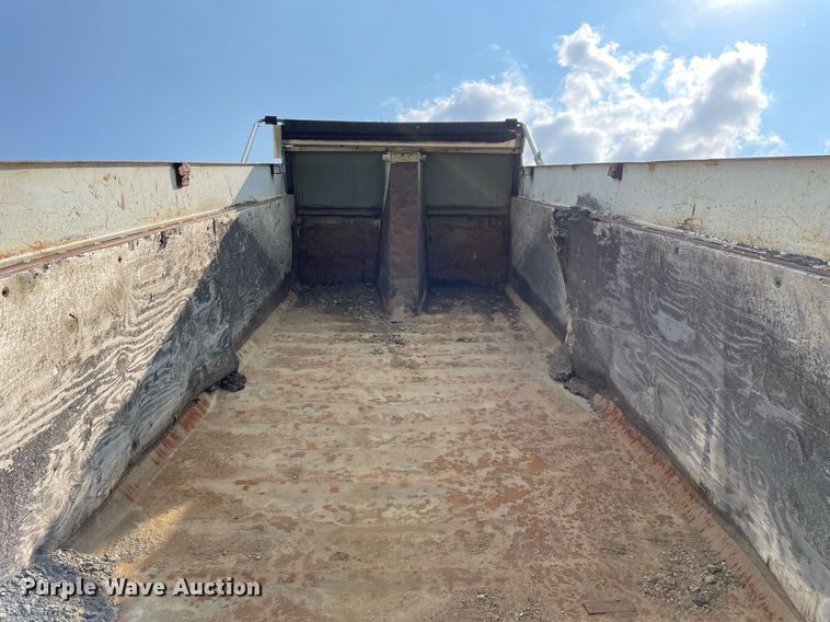 image for item LJ9686 2007 Freightliner Business Class M2  dump truck