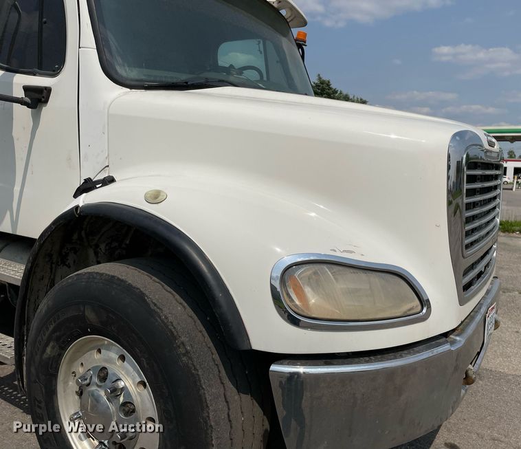 image for item LJ9686 2007 Freightliner Business Class M2  dump truck