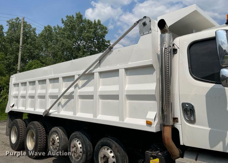 image for item LJ9686 2007 Freightliner Business Class M2  dump truck