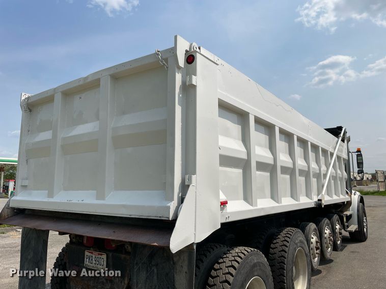 image for item LJ9686 2007 Freightliner Business Class M2  dump truck