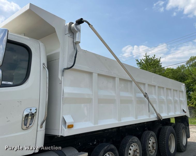 image for item LJ9686 2007 Freightliner Business Class M2  dump truck