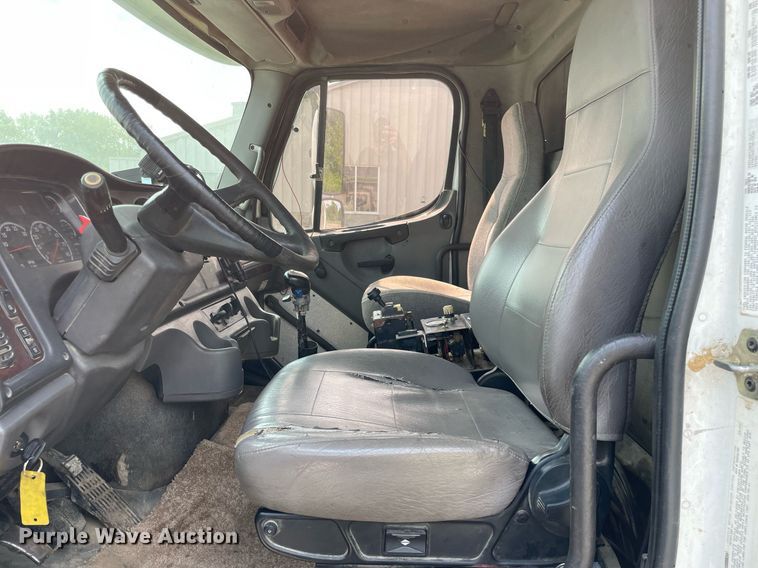 image for item LJ9686 2007 Freightliner Business Class M2  dump truck