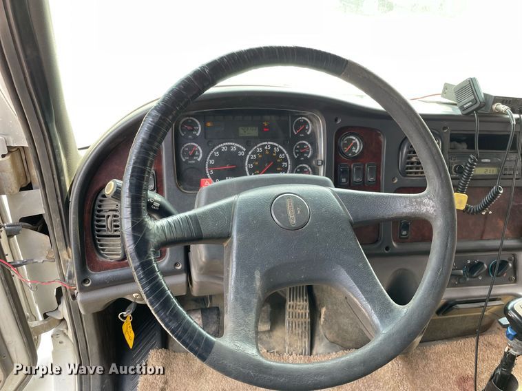 image for item LJ9686 2007 Freightliner Business Class M2  dump truck