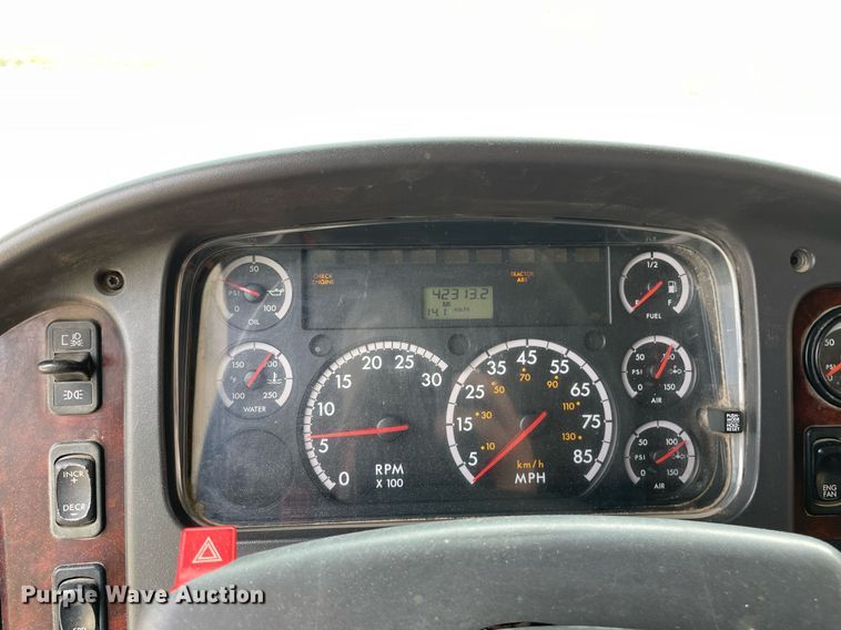 image for item LJ9686 2007 Freightliner Business Class M2  dump truck