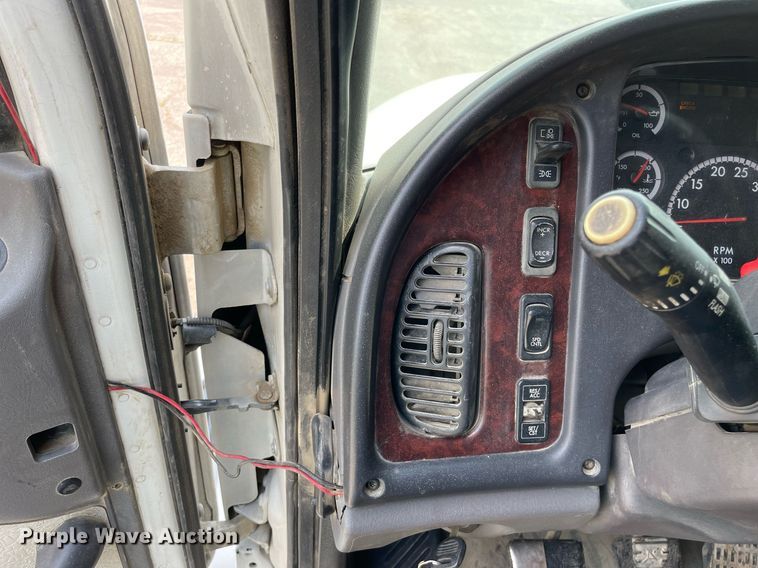 image for item LJ9686 2007 Freightliner Business Class M2  dump truck