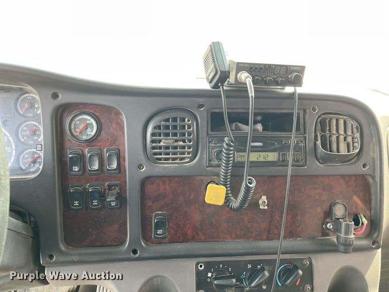 image for item LJ9686 2007 Freightliner Business Class M2  dump truck