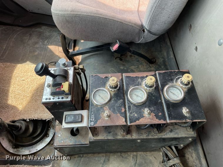 image for item LJ9686 2007 Freightliner Business Class M2  dump truck