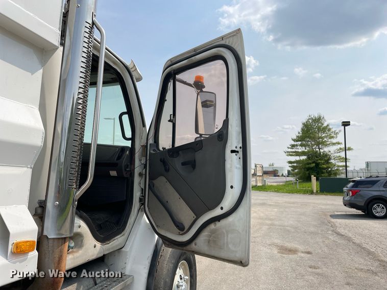 image for item LJ9686 2007 Freightliner Business Class M2  dump truck