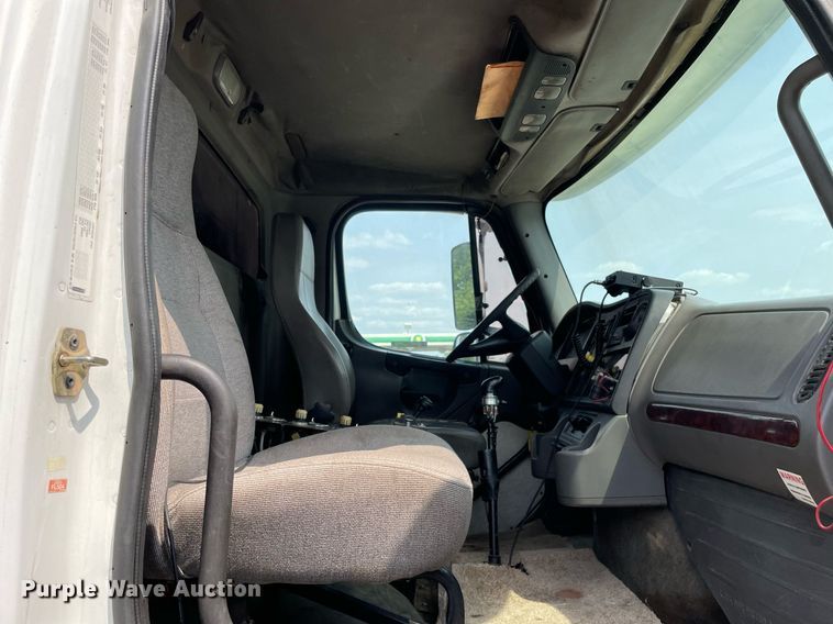 image for item LJ9686 2007 Freightliner Business Class M2  dump truck