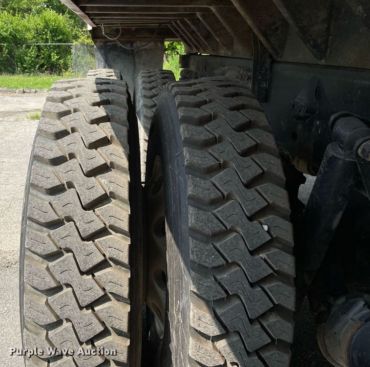 image for item LJ9686 2007 Freightliner Business Class M2  dump truck