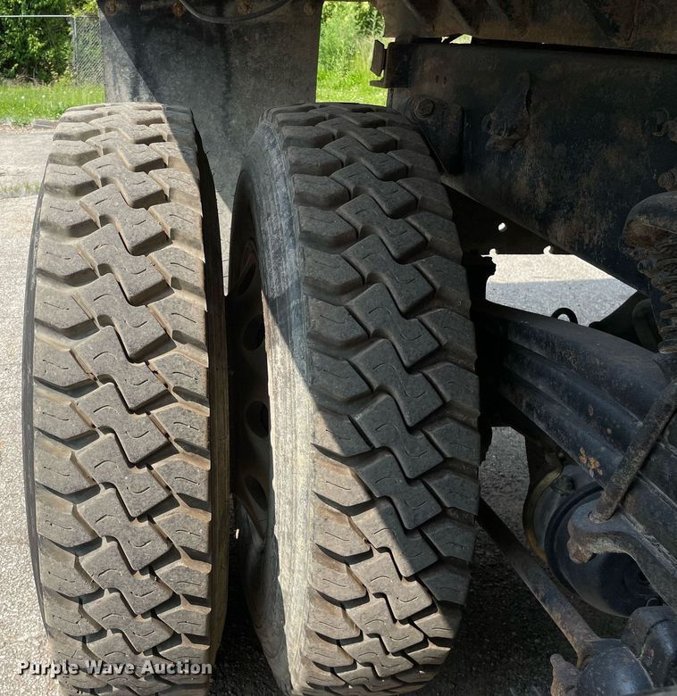 image for item LJ9686 2007 Freightliner Business Class M2  dump truck