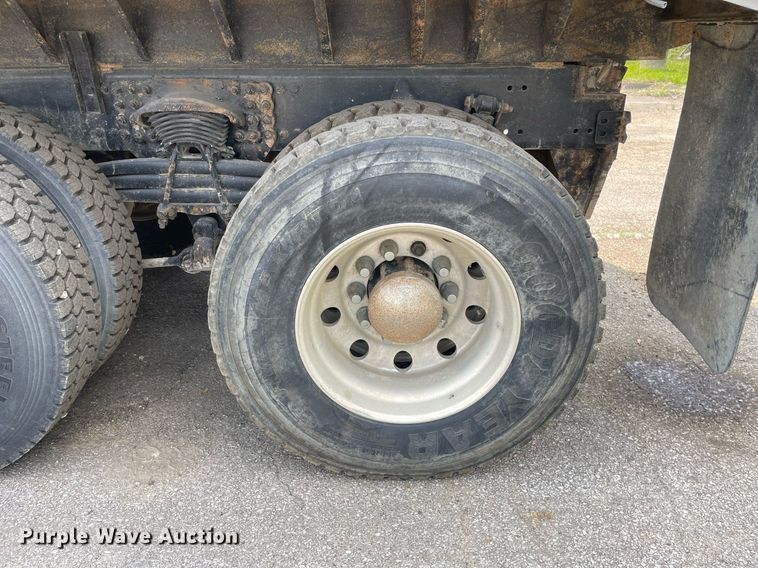 image for item LJ9686 2007 Freightliner Business Class M2  dump truck