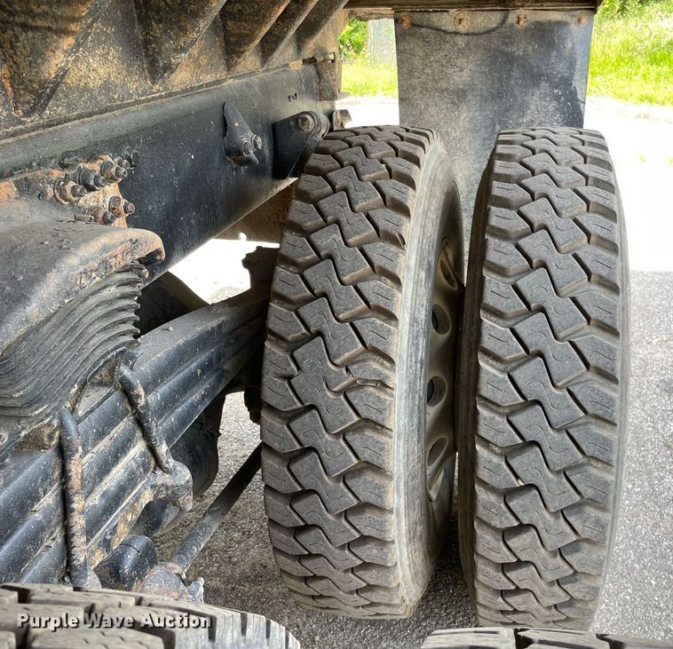 image for item LJ9686 2007 Freightliner Business Class M2  dump truck