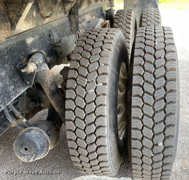 image for item LJ9686 2007 Freightliner Business Class M2  dump truck