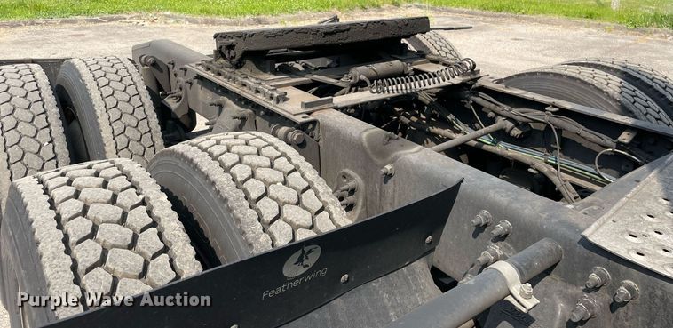 image for item LJ9687 2016 Freightliner Cascadia 125  semi truck