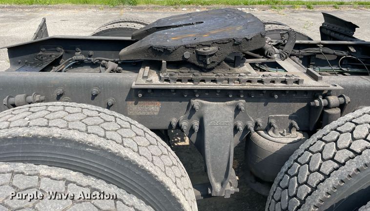 image for item LJ9687 2016 Freightliner Cascadia 125  semi truck