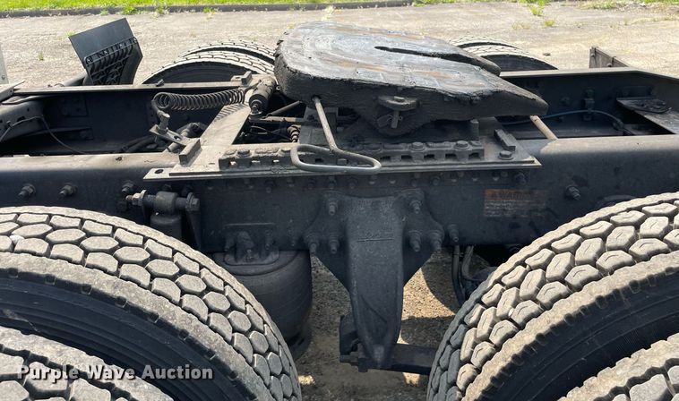 image for item LJ9687 2016 Freightliner Cascadia 125  semi truck